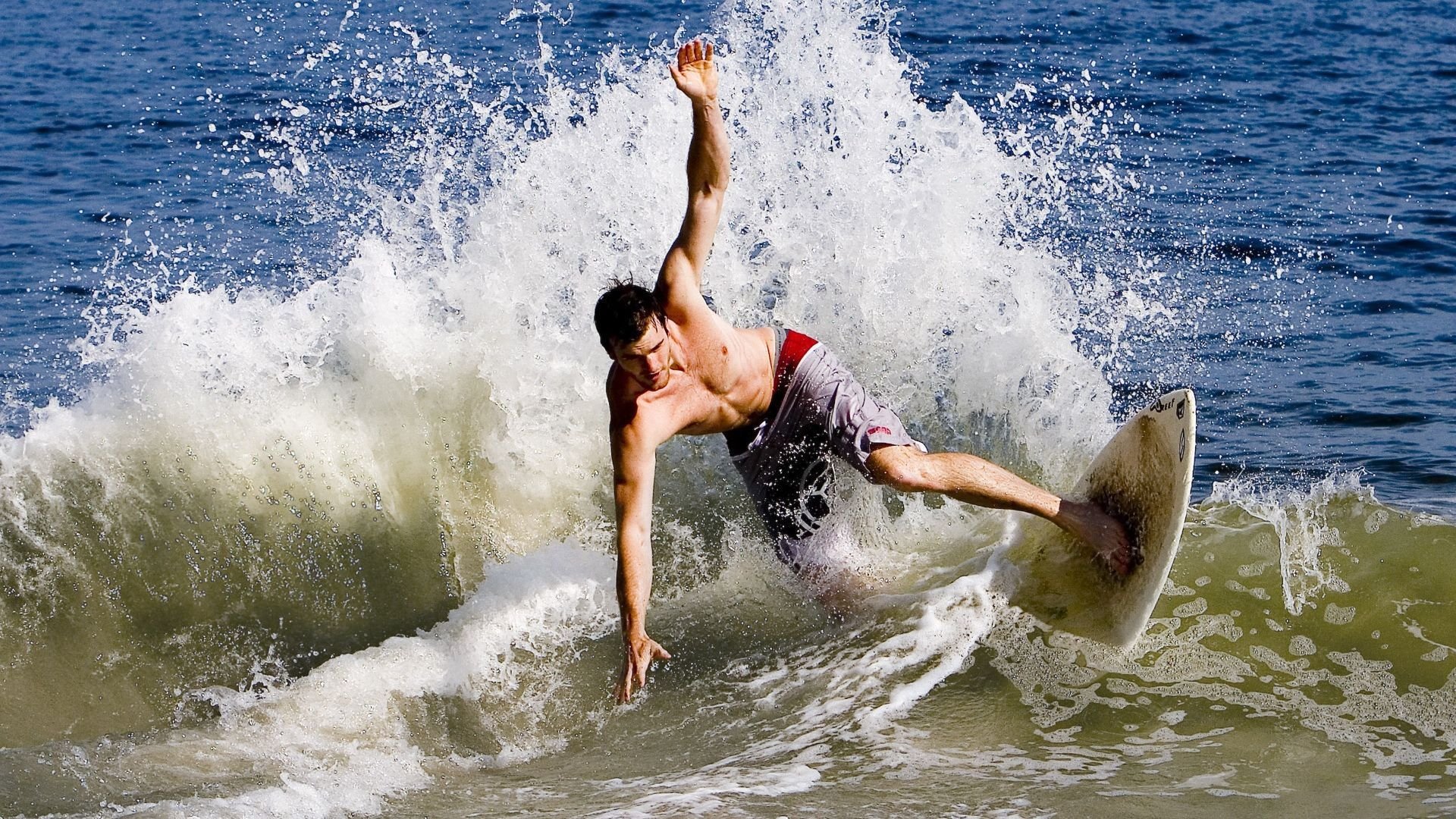 赛道上的孤勇者,汉密尔顿如何扛起全队,实现梅赛德斯的惊天逆转