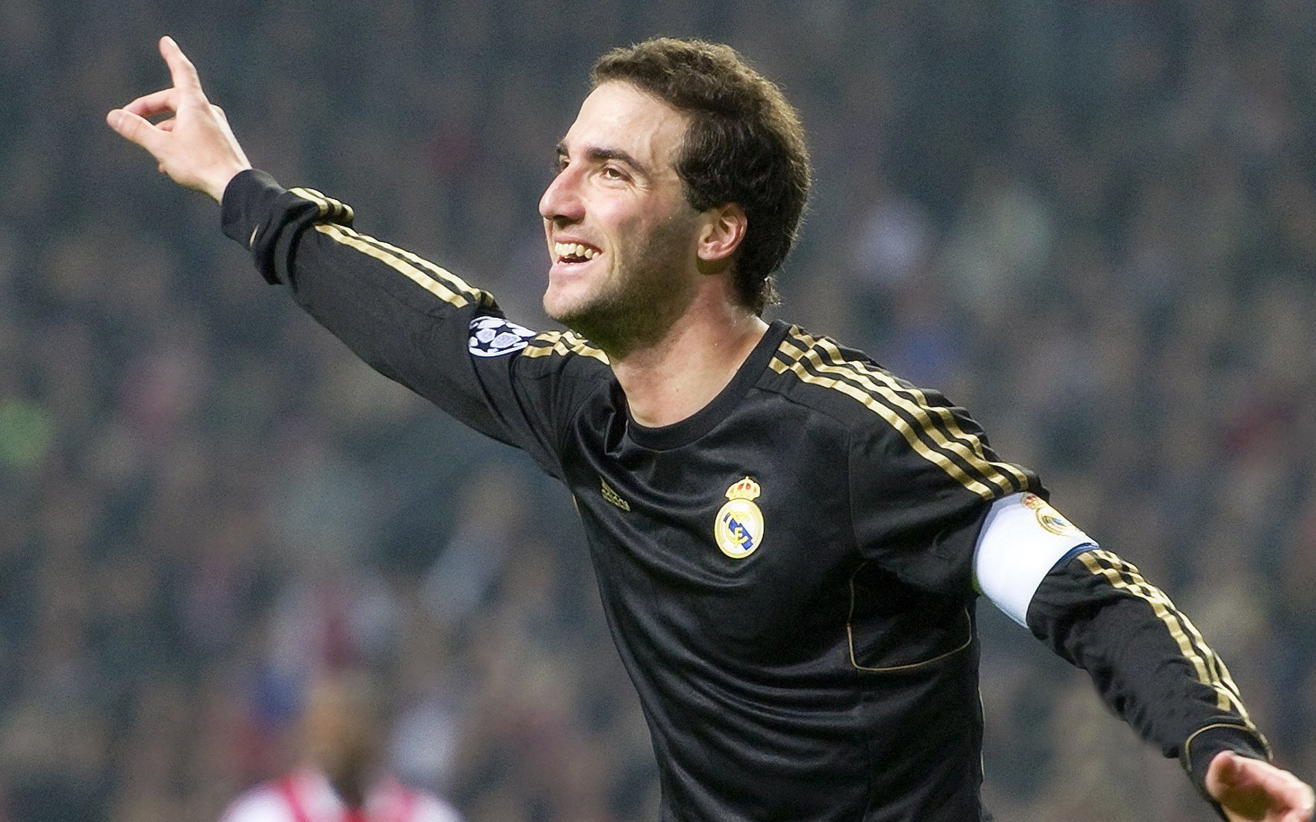 赛道新王诞生，哈斯横扫法拉利，周冠宇点燃赛场改写F1历史